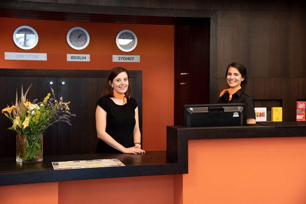 Hotel Grenzfall Берлин Интерьер фото