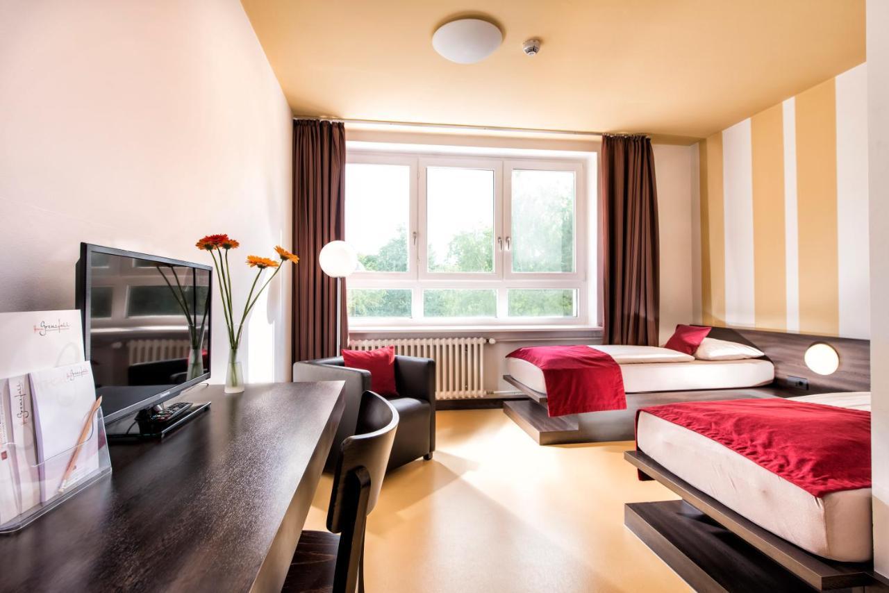 Hotel Grenzfall Берлин Экстерьер фото