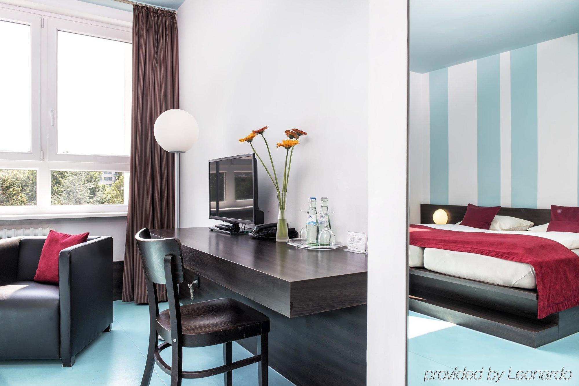 Hotel Grenzfall Берлин Экстерьер фото
