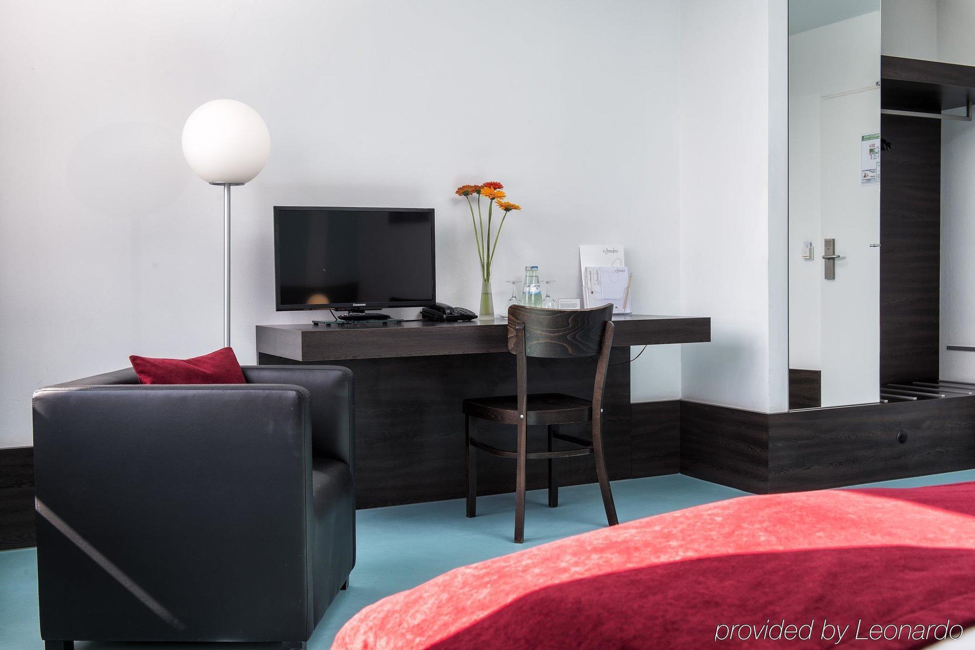 Hotel Grenzfall Берлин Экстерьер фото