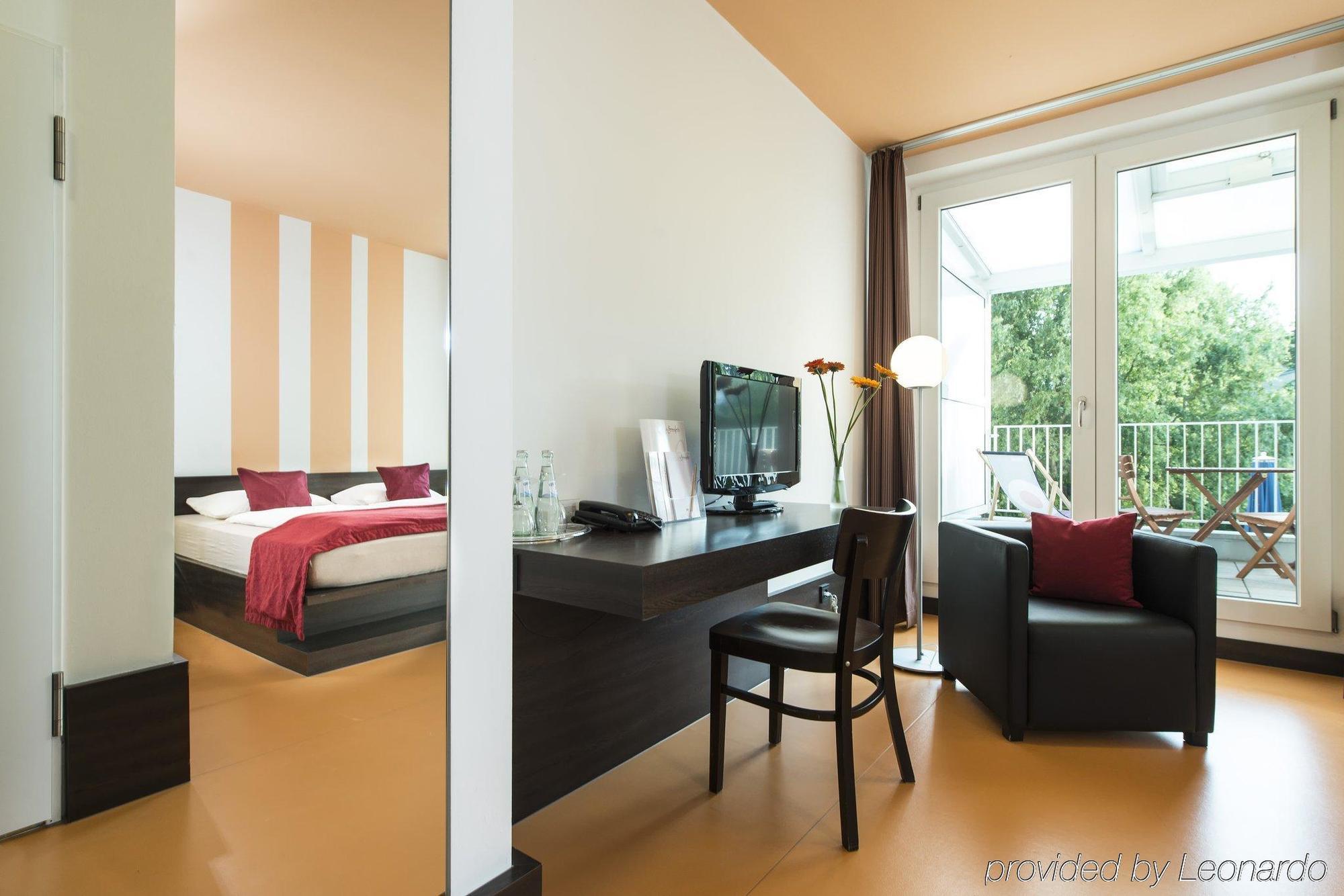 Hotel Grenzfall Берлин Экстерьер фото