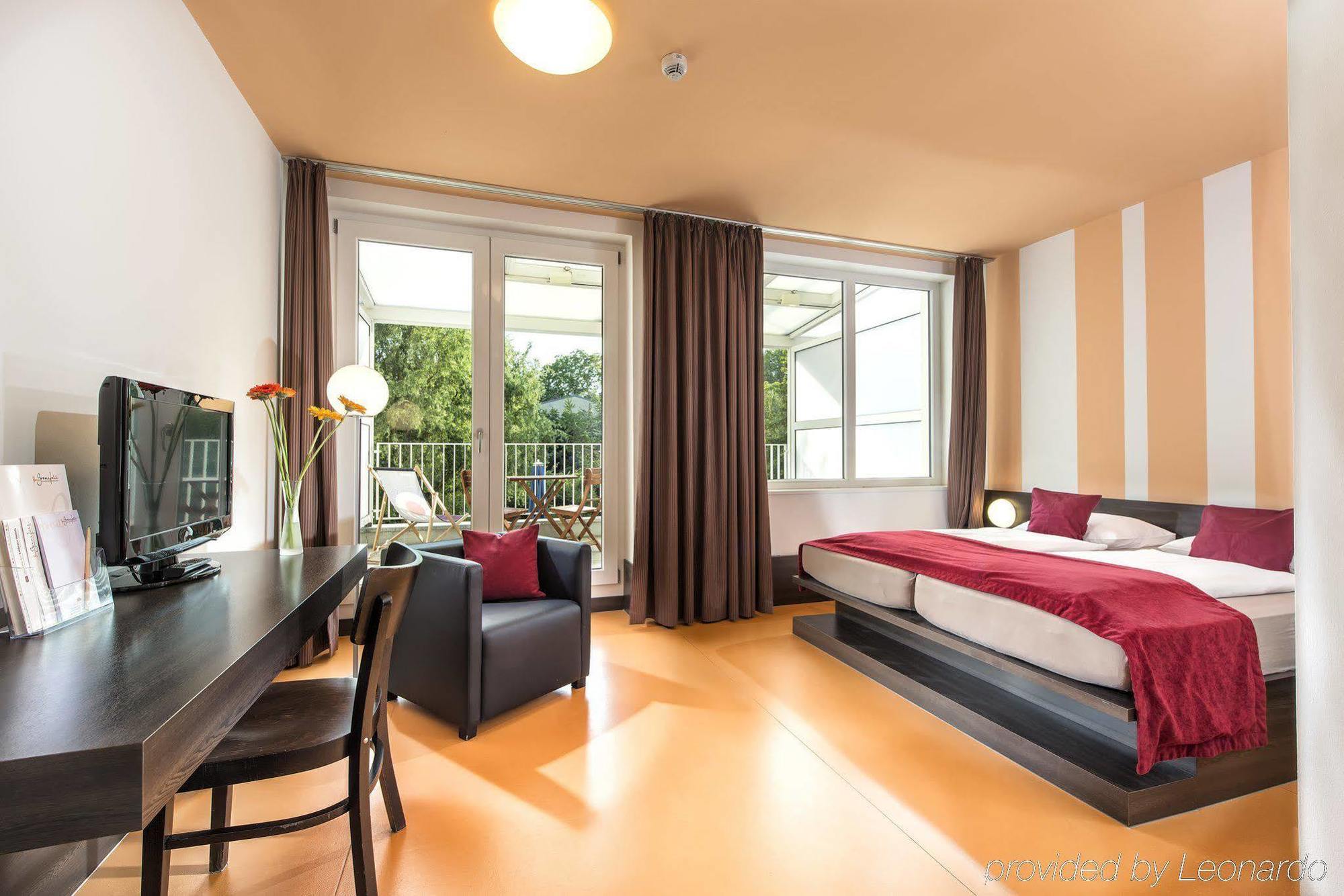 Hotel Grenzfall Берлин Экстерьер фото