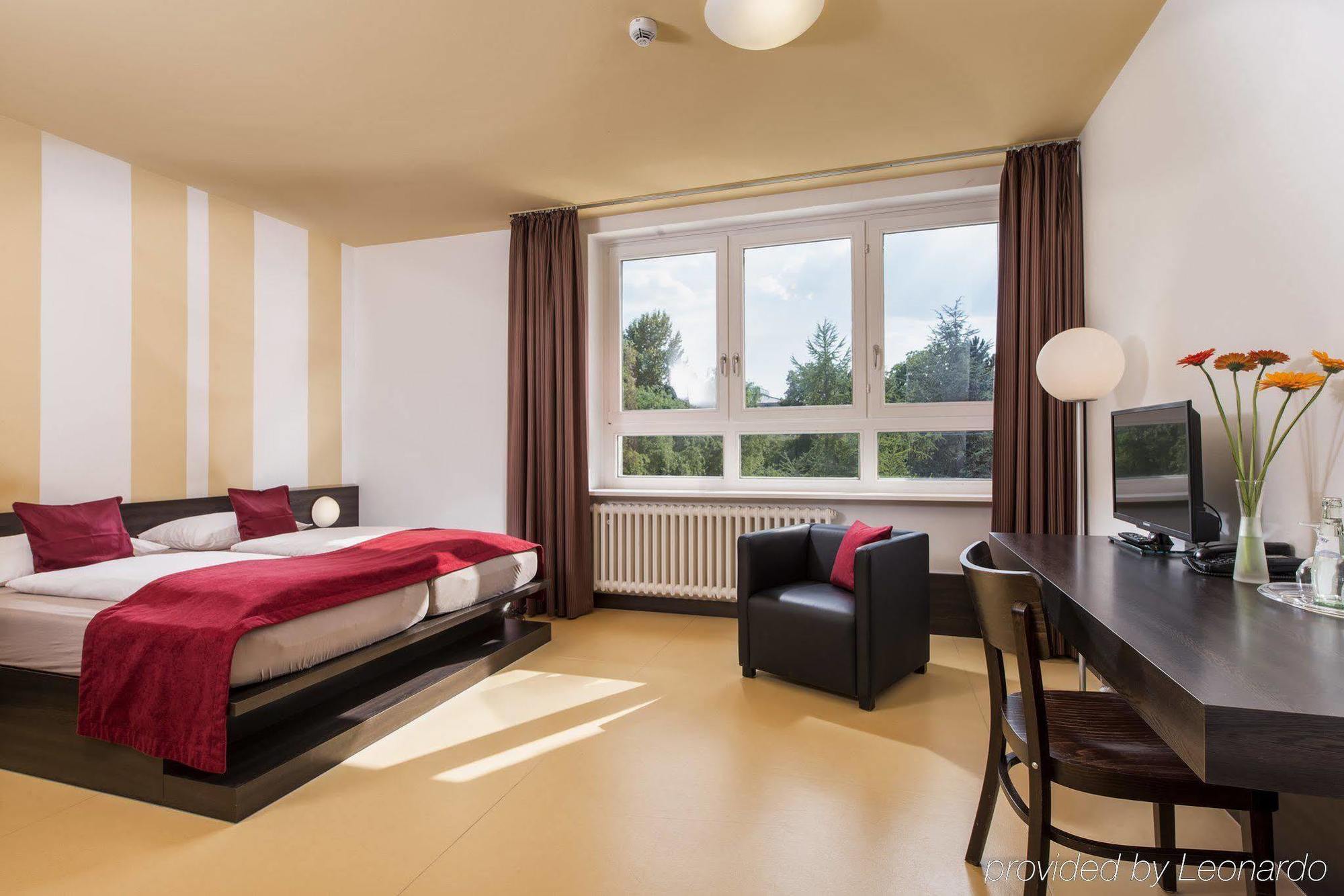 Hotel Grenzfall Берлин Экстерьер фото