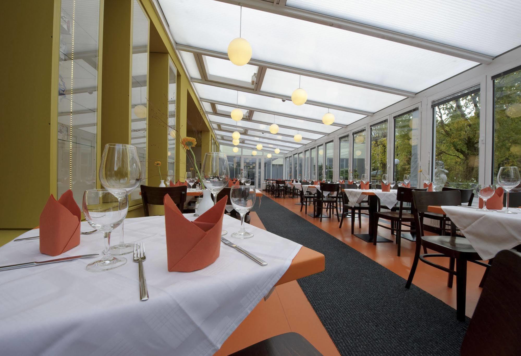 Hotel Grenzfall Берлин Экстерьер фото