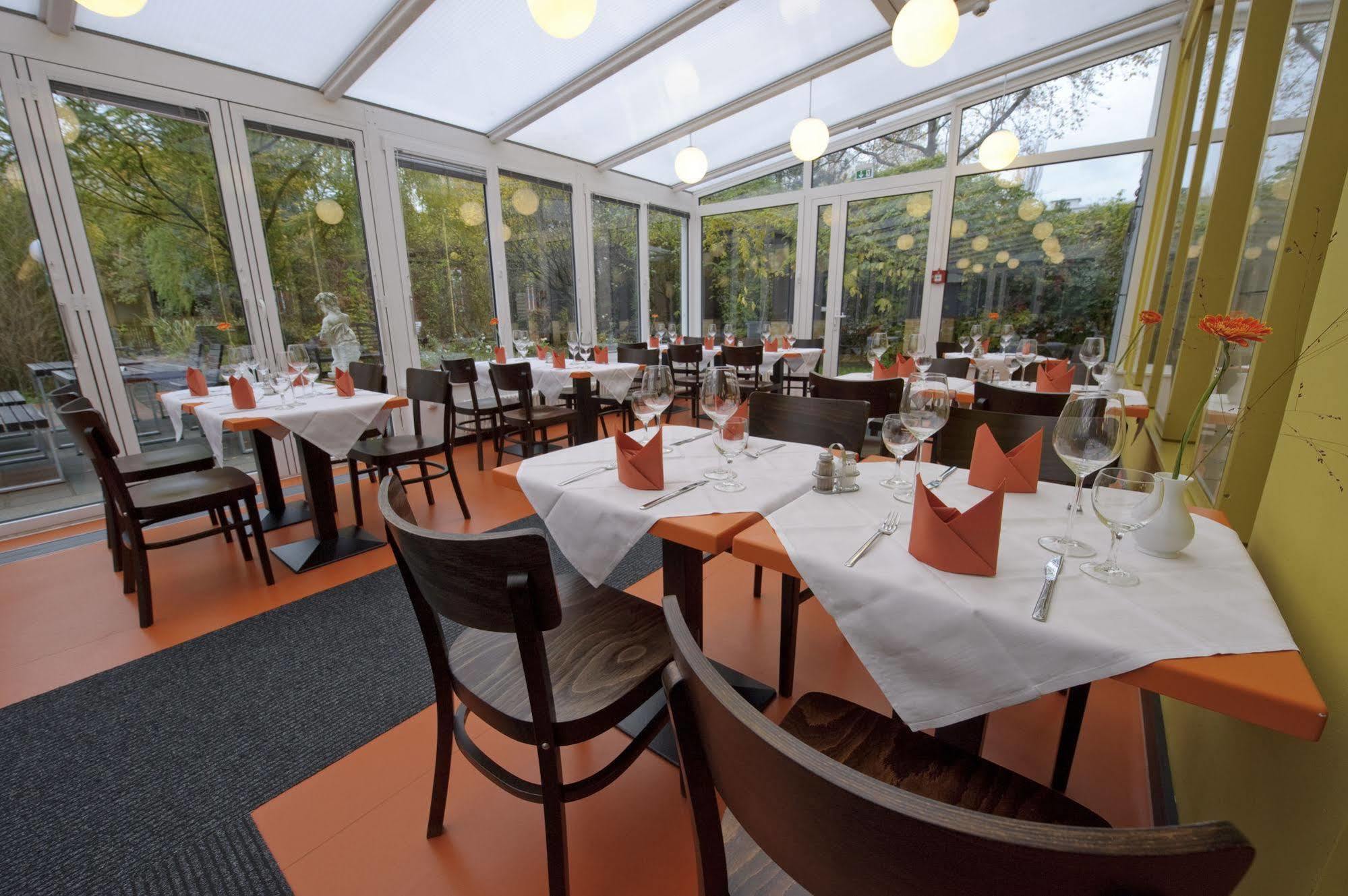 Hotel Grenzfall Берлин Экстерьер фото