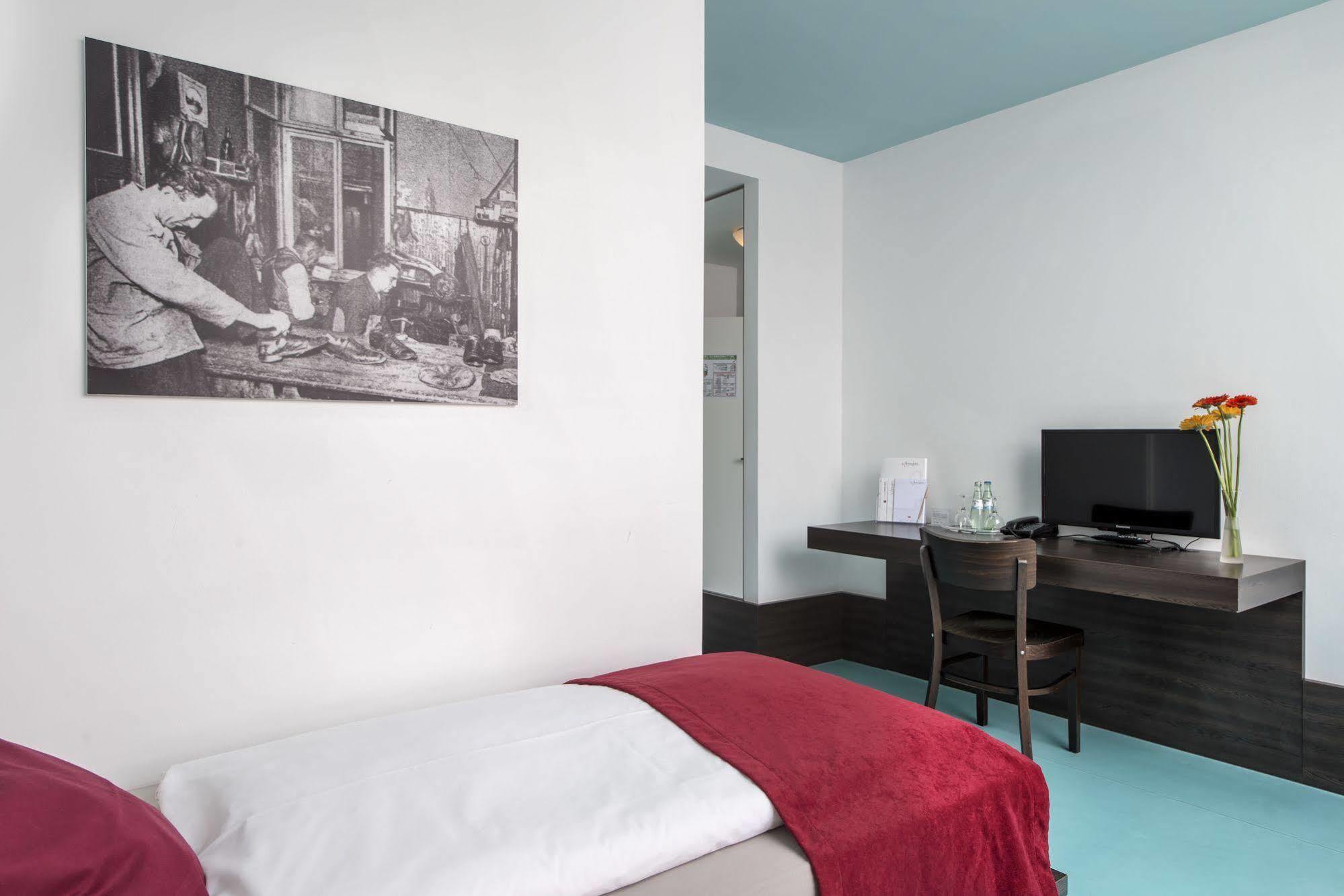 Hotel Grenzfall Берлин Экстерьер фото